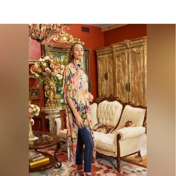 Aratta Luxury Ethereal Light Floral
Dreams Whispy Kimono
$169 $192 - Picture 5 of 6